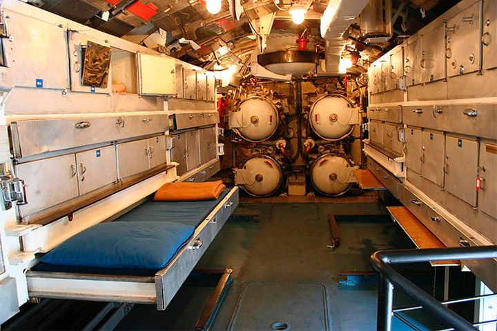 Mistura Escura Assada: Efici&ecirc;ncia Apertada: Dentro de um Submarino